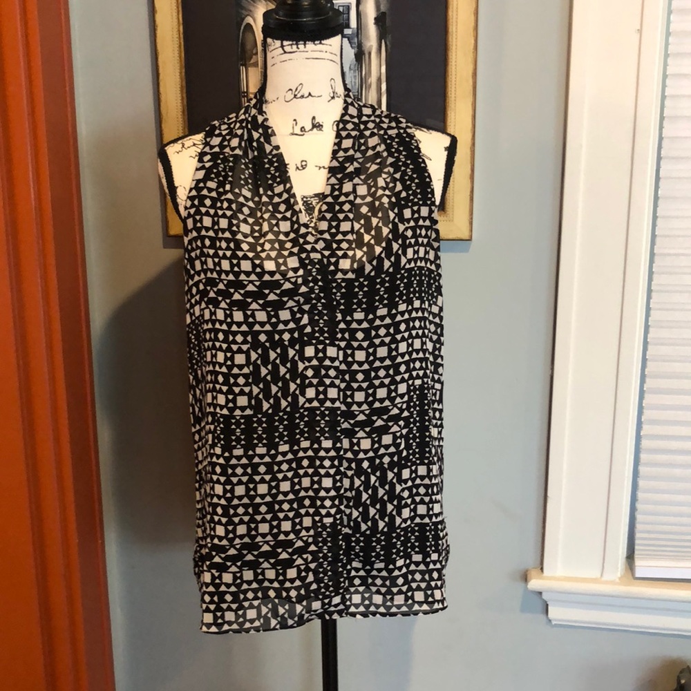 Vince Camuto Sleeveless Geometric Pattern Blouse (M)